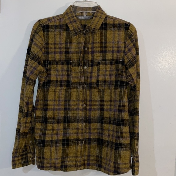 Northface Women’s Flannel Size Small Black Gold Plaid button down shirt jacket - Picture 2 of 5